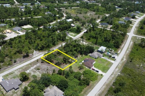 Commercial property in Lehigh Acres, Florida № 2184058 - photo 17