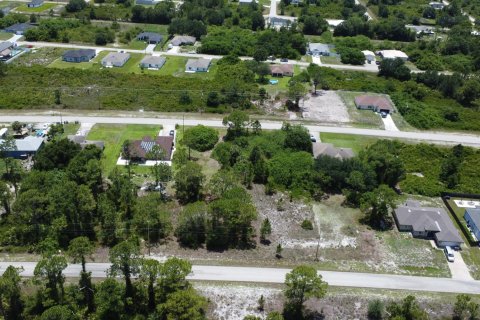 Commercial property in Lehigh Acres, Florida № 2184058 - photo 7