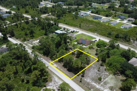 Commercial property in Lehigh Acres, Florida № 2184058 - photo 2