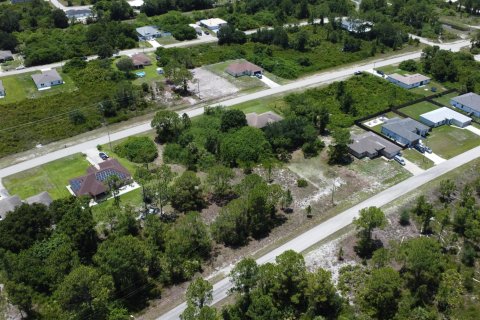 Commercial property in Lehigh Acres, Florida № 2184058 - photo 8