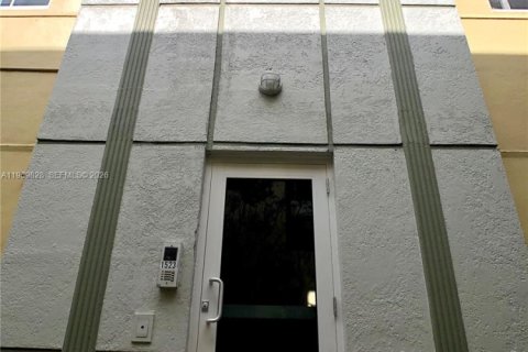 Apartamento en alquiler en Miami Beach, Florida, 1 dormitorio, 65.03 m2 № 2030673 - foto 3