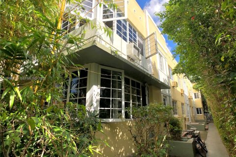 Apartamento en alquiler en Miami Beach, Florida, 1 dormitorio, 65.03 m2 № 2030673 - foto 2