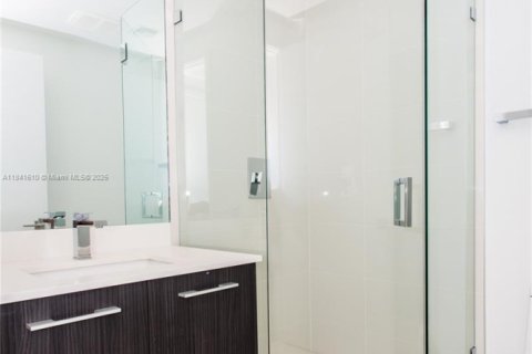 Condo in Miami, Florida, 2 bedrooms  № 1833766 - photo 12