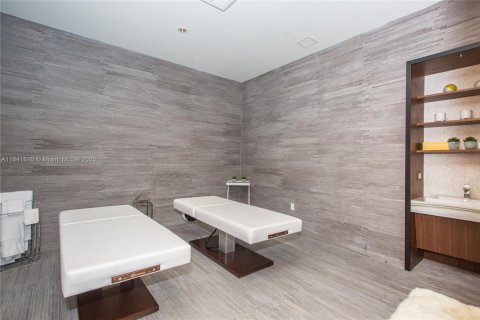 Condo in Miami, Florida, 2 bedrooms  № 1833766 - photo 26