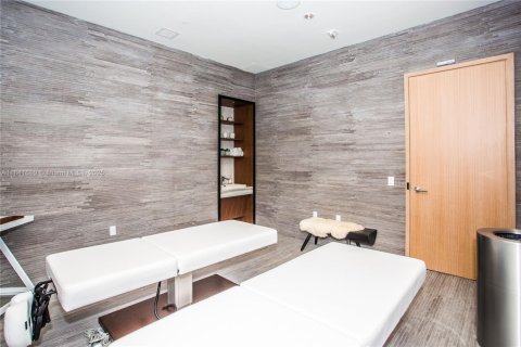 Condo in Miami, Florida, 2 bedrooms  № 1833766 - photo 27