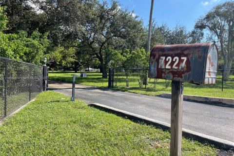 Land in Pembroke Pines, Florida № 1862269 - photo 6