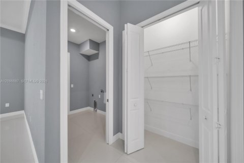 Villa ou maison à vendre à Lehigh Acres, Floride: 4 chambres, 191.1 m2 № 2390472 - photo 16