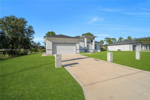 Villa ou maison à vendre à Lehigh Acres, Floride: 4 chambres, 191.1 m2 № 2390472 - photo 10
