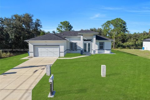 Villa ou maison à vendre à Lehigh Acres, Floride: 4 chambres, 191.1 m2 № 2390472 - photo 4