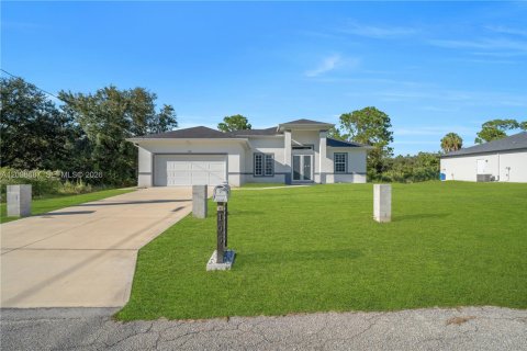 Villa ou maison à vendre à Lehigh Acres, Floride: 4 chambres, 191.1 m2 № 2390472 - photo 6