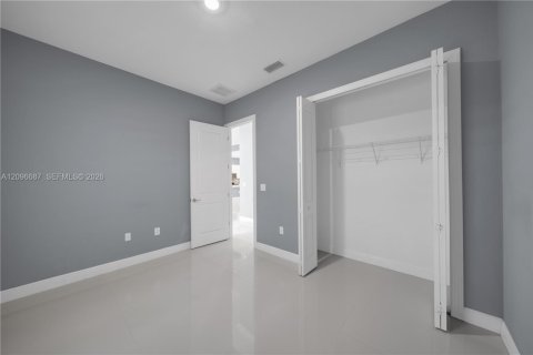 Villa ou maison à vendre à Lehigh Acres, Floride: 4 chambres, 191.1 m2 № 2390472 - photo 12