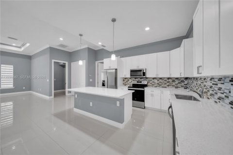Villa ou maison à vendre à Lehigh Acres, Floride: 4 chambres, 191.1 m2 № 2390472 - photo 7