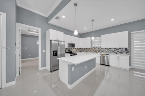 Villa ou maison à vendre à Lehigh Acres, Floride: 4 chambres, 191.1 m2 № 2390472 - photo 9