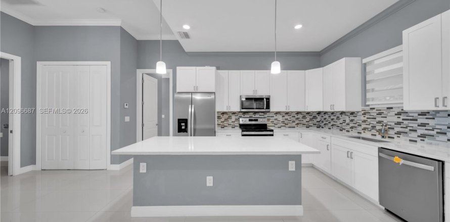Villa ou maison à Lehigh Acres, Floride 4 chambres, 191.1 m2 № 2390472