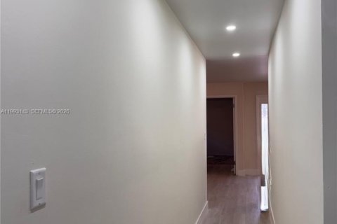 Снять в аренду виллу или дом в Майами, Флорида 3 спальни, 161.37м2, № 2062886 - фото 12