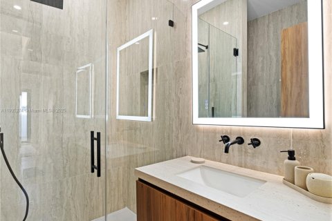 Снять в аренду виллу или дом в Майами, Флорида 6 спален, 314.2м2, № 1955923 - фото 30