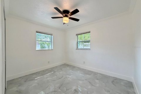 House in Saint Petersburg, Florida 2 bedrooms, 90.3 sq.m. № 2393675 - photo 13