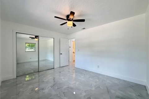 House in Saint Petersburg, Florida 2 bedrooms, 90.3 sq.m. № 2393675 - photo 12