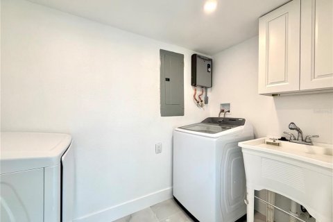 House in Saint Petersburg, Florida 2 bedrooms, 90.3 sq.m. № 2393675 - photo 18