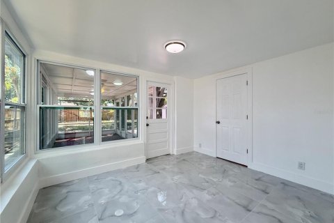 House in Saint Petersburg, Florida 2 bedrooms, 90.3 sq.m. № 2393675 - photo 16