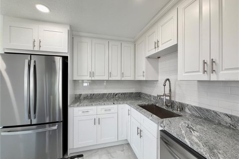 House in Saint Petersburg, Florida 2 bedrooms, 90.3 sq.m. № 2393675 - photo 8