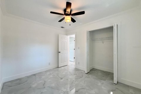 House in Saint Petersburg, Florida 2 bedrooms, 90.3 sq.m. № 2393675 - photo 14