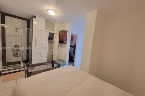 Condo in Miami Beach, Florida, 2 bedrooms  № 2016242 - photo 29