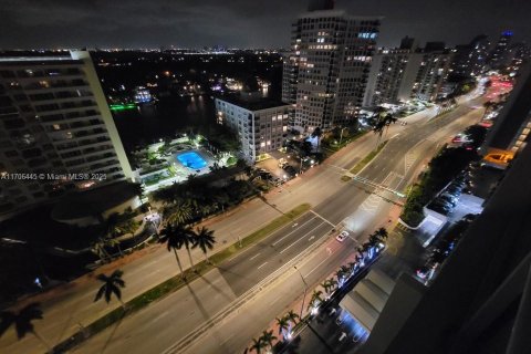Condo in Miami Beach, Florida, 2 bedrooms  № 2016242 - photo 6