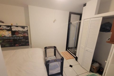 Condo in Miami Beach, Florida, 2 bedrooms  № 2016242 - photo 26