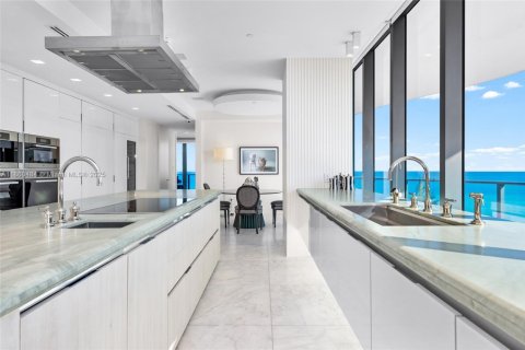 Condo in Sunny Isles Beach, Florida, 4 bedrooms  № 1889695 - photo 13