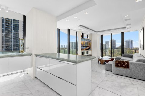 Condo in Sunny Isles Beach, Florida, 4 bedrooms  № 1889695 - photo 12
