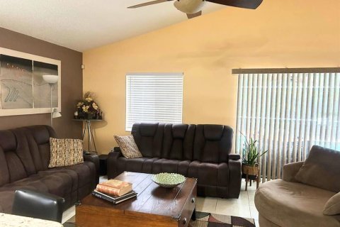Villa ou maison à vendre à Kissimmee, Floride: 3 chambres, 149.67 m2 № 2395691 - photo 15
