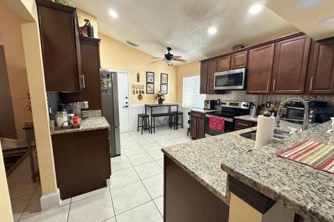 Villa ou maison à vendre à Kissimmee, Floride: 3 chambres, 149.67 m2 № 2395691 - photo 16