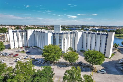 Снять в аренду кондоминиум в Майами, Флорида 2 спальни, 84.91м2, № 2034497 - фото 4