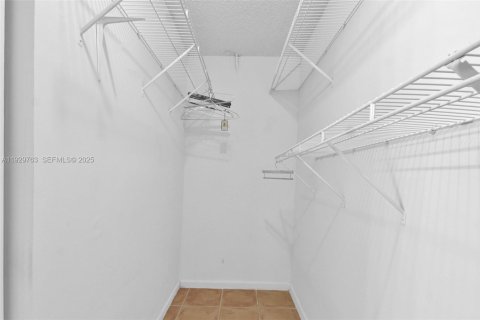 Снять в аренду кондоминиум в Майами, Флорида 2 спальни, 84.91м2, № 2034497 - фото 16