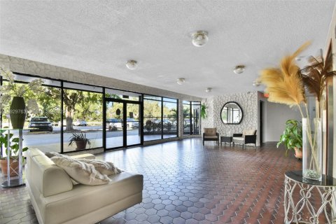 Снять в аренду кондоминиум в Майами, Флорида 2 спальни, 84.91м2, № 2034497 - фото 6