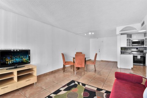 Снять в аренду кондоминиум в Майами, Флорида 2 спальни, 84.91м2, № 2034497 - фото 8