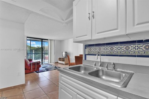 Снять в аренду кондоминиум в Майами, Флорида 2 спальни, 84.91м2, № 2034497 - фото 11