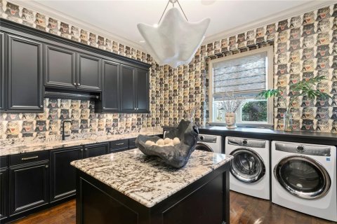 House in Tampa, Florida 5 bedrooms, 583.98 sq.m. № 1531319 - photo 6
