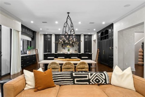 House in Tampa, Florida 5 bedrooms, 583.98 sq.m. № 1531319 - photo 30