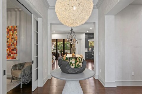 House in Tampa, Florida 5 bedrooms, 583.98 sq.m. № 1531319 - photo 12