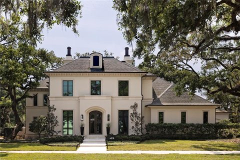 House in Tampa, Florida 5 bedrooms, 583.98 sq.m. № 1531319 - photo 1