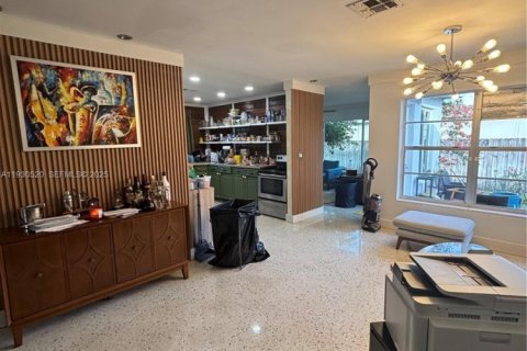 House in Hollywood, Florida 3 bedrooms, 118.17 sq.m. № 1989621 - photo 5