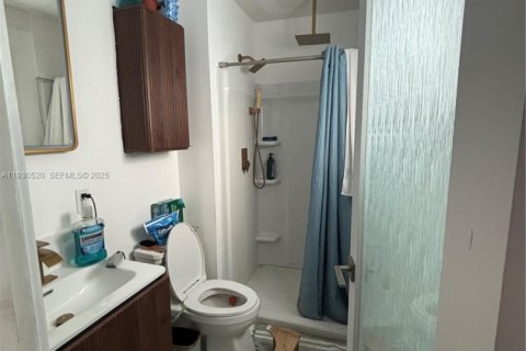 House in Hollywood, Florida 3 bedrooms, 118.17 sq.m. № 1989621 - photo 13