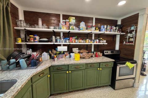 House in Hollywood, Florida 3 bedrooms, 118.17 sq.m. № 1989621 - photo 7