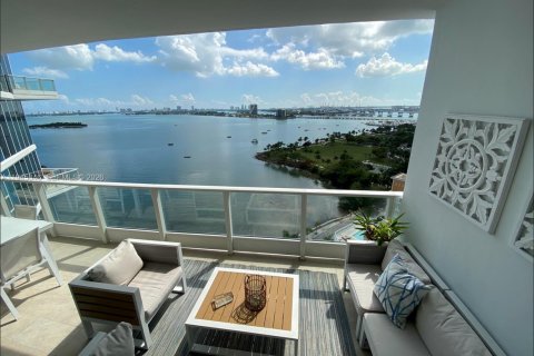 Кондоминиум с 3 спальнями в Майами, Флорида № 2002084