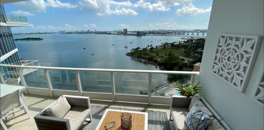 Кондоминиум с 3 спальнями в Майами, Флорида № 2002084