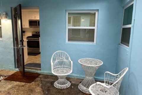 Villa ou maison à vendre à Miami, Floride: 5 chambres, 296.54 m2 № 1932144 - photo 24