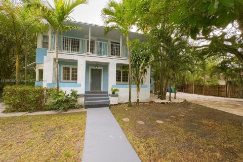 Villa ou maison à vendre à Miami, Floride: 5 chambres, 296.54 m2 № 1932144 - photo 1