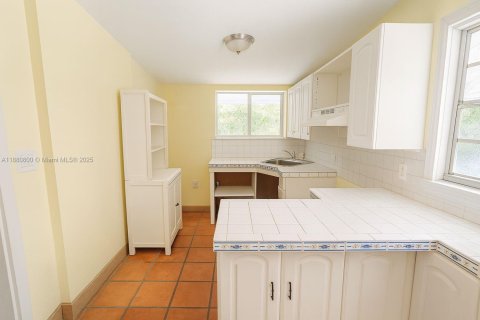 Villa ou maison à vendre à Miami, Floride: 5 chambres, 296.54 m2 № 1932144 - photo 17